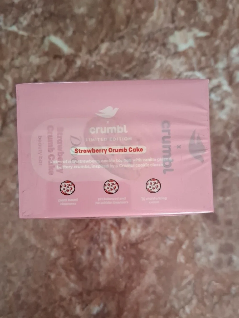 Dove Crumbl Strawberry Crumb Cake Beauty Bar - Pink